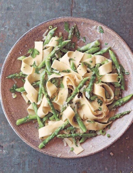 Pappardelle with asparagus and cream