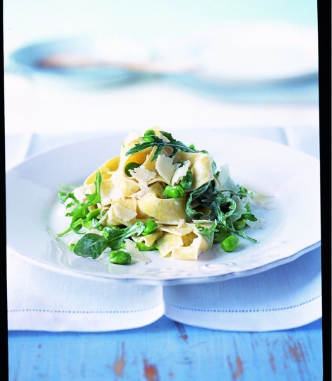 Pappardelle with broad beans and rocket (Pappardelle alle fave e rucola)