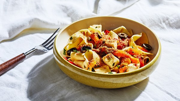 Pappardelle with mozzarella, grilled peppers and olives