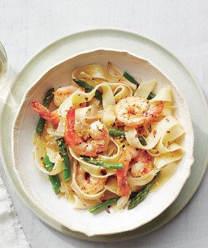 Pappardelle with shrimp and asparagus