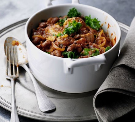 Paprika chicken with kale and beans