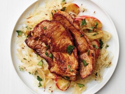 Paprika pork scallopini with sauerkraut and apples