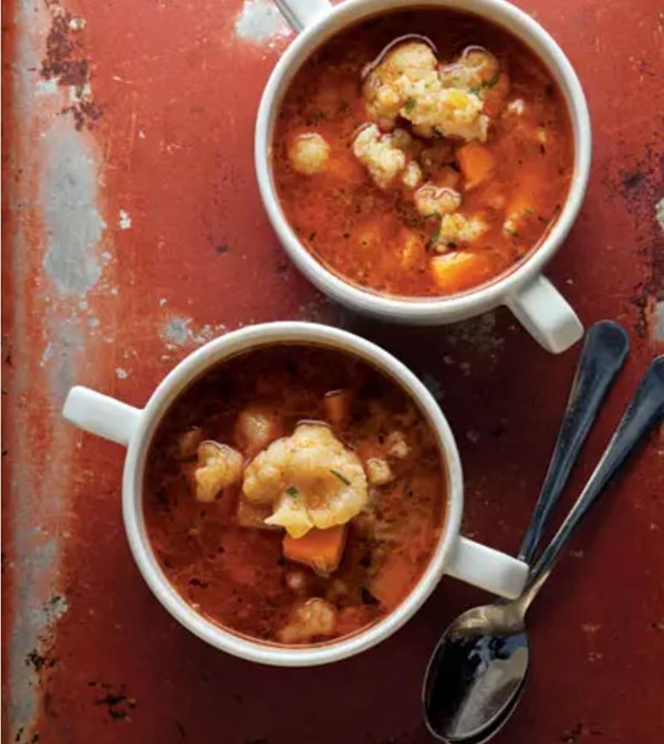 Paprika-spiced cauliflower soup (Karfiolleves)