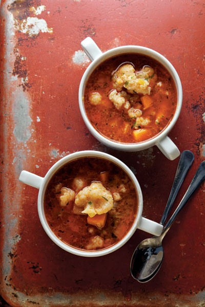 Paprika-spiced cauliflower soup (Karfiolleves)