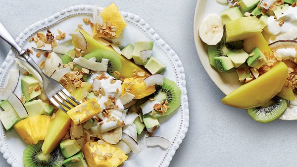 Paradise salad with quick coconut granola