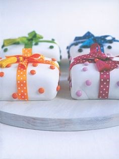 Parcels [small cakes]