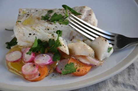 Parchment baked sea bass en papillote with spring vegetables (Bar en papillote aux légumes de primtemps)