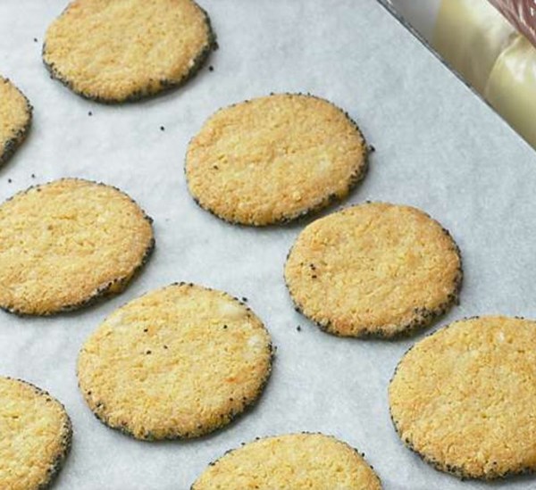 Parmesan and poppy biscuits/crackers