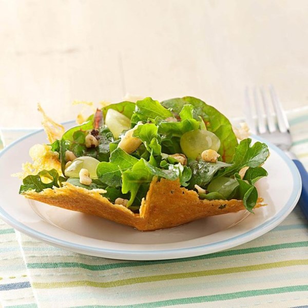Parmesan, walnut & arugula baskets