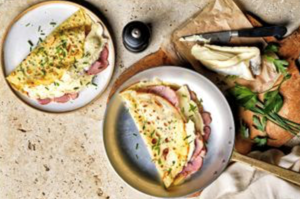 Parsley crepes with d'Affinois, ham and chives