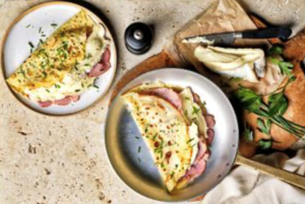Parsley crepes with D'Affinois, ham and chives