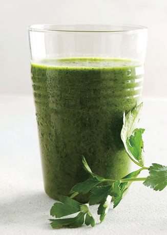 Parsley, kale, and berry smoothie
