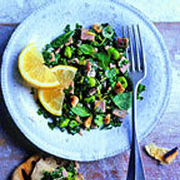 Parsley salad with almonds, ham and broad beans