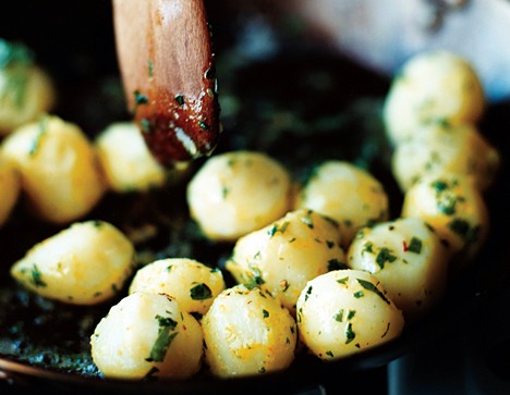 Parsleyed potatoes with saffron