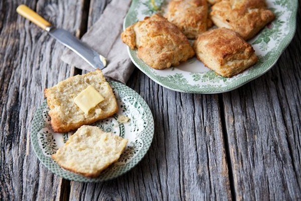 Parsnip biscuits with black pepper and honey
