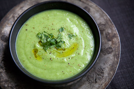 Parsnip soup with leeks and parsley