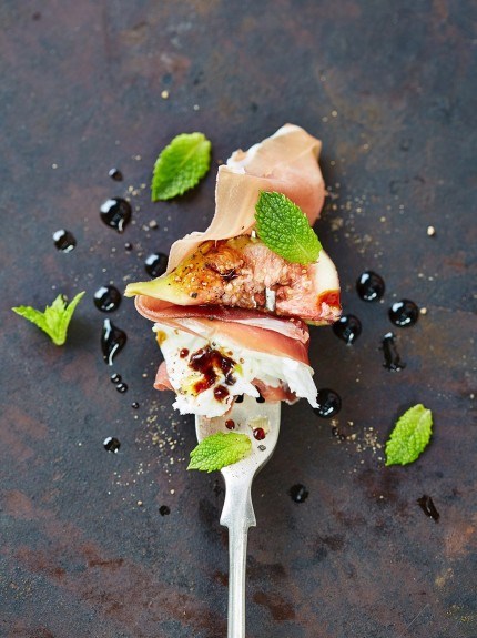 Party forks idea 1 - fig, mozzarella and Parma ham