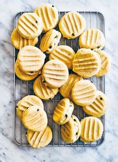Passion fruit yo yo biscuits