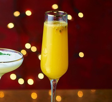 Passionfruit & elderflower spritz