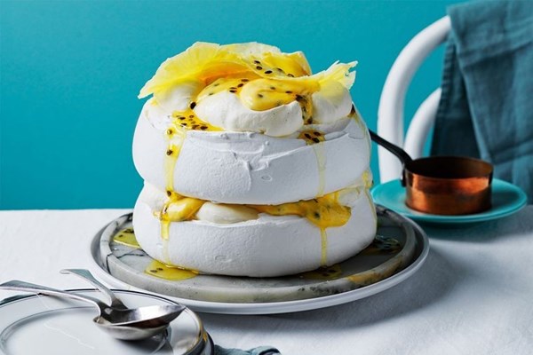 Passionfruit and pineapple Pavlova, passionfruit curd