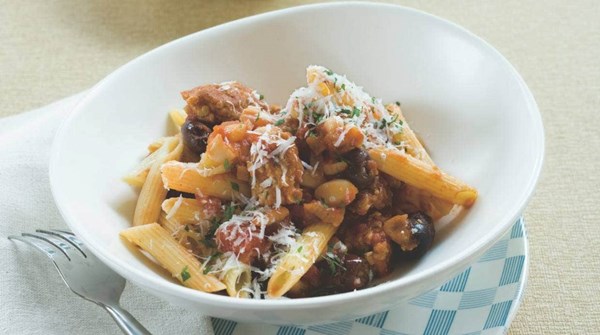Pasta and beans with pork ragù