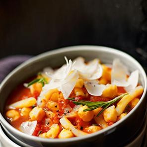 Pasta and chickpea soup