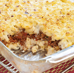 Pasta and ground lamb casserole (Pastitsio)
