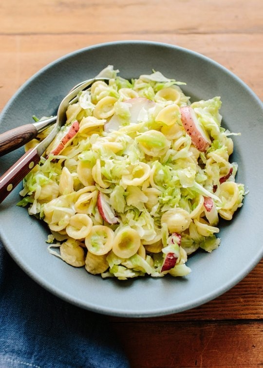 Pasta and potatoes with cabbage (Pizzoccheri)