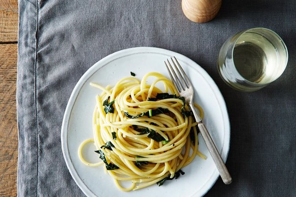 Pasta cacio, pepe, e cavolo nero