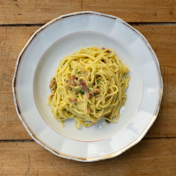 Pasta carbonara, of course without cream (Pasta carbonara, uiteraard zonder room) [Sherif Khalil]