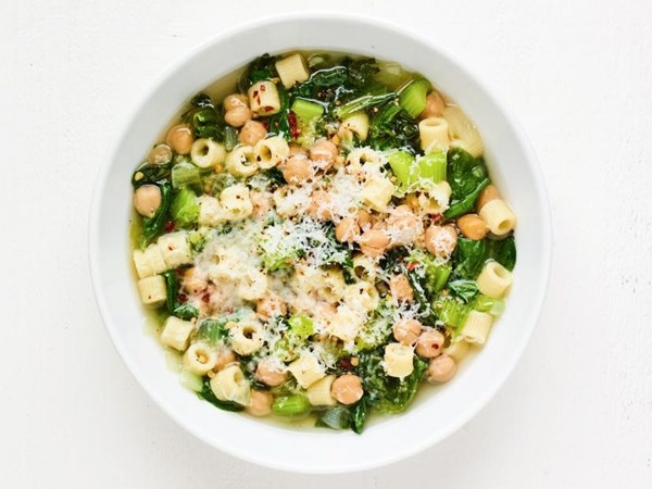 Pasta e ceci with greens 
