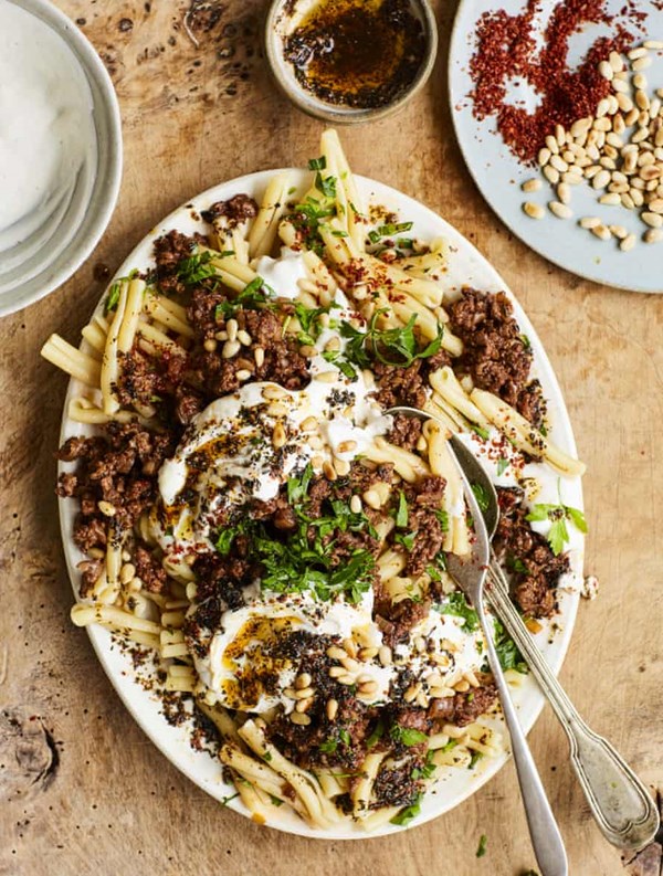 Pasta fatteh with tahini sauce and pine nuts