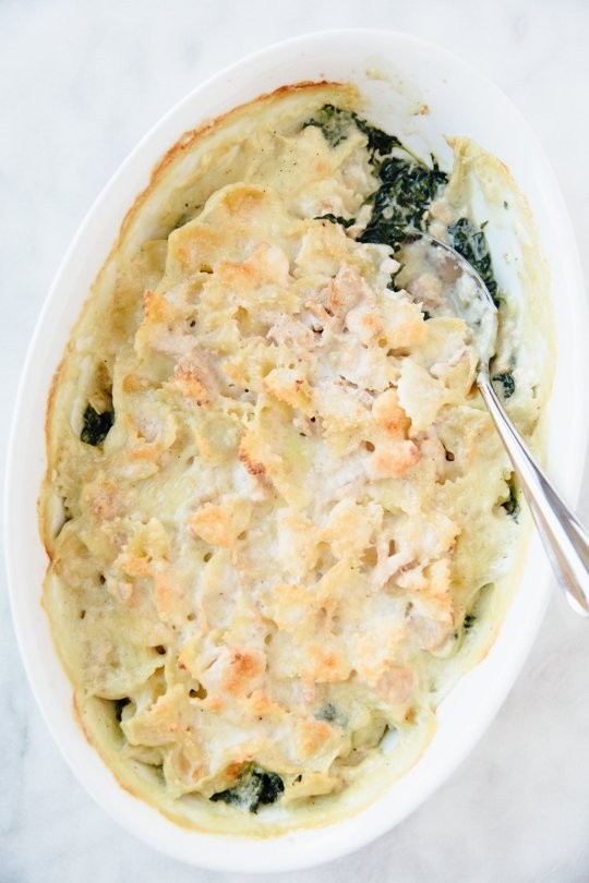 Pasta gratin with fish and spinach