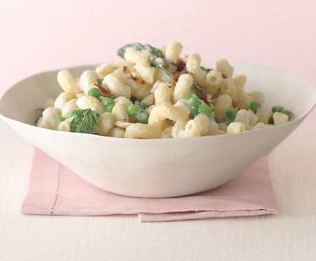Pasta in garlic-almond sauce