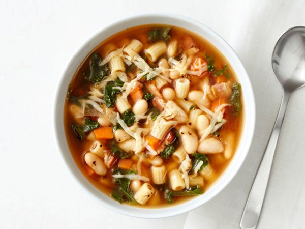 Pasta, kale and white bean soup