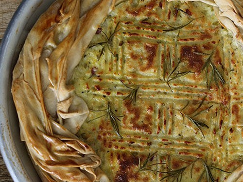 Pasta pie with spinach filling (Torta di spinaci)