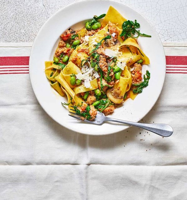 Pasta rags with speed sausage sauce