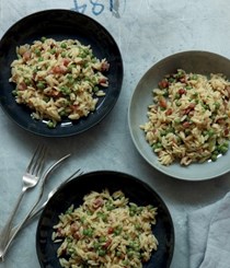 Pasta risotto with peas & pancetta
