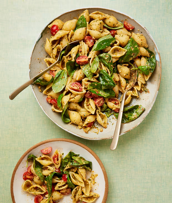 Pasta salad with almonds, basil and tomatoes