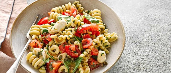 Pasta salad with bocconcini, capers and tomatoes