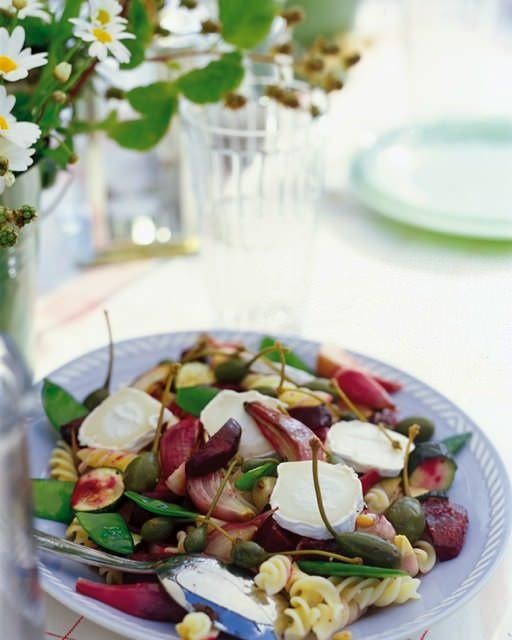 Pasta salad with roasted beets and chèvre cheese