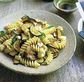 Pasta salad with zucchini and balsamic vinegar (Fusilli con zucchine alla scapece)