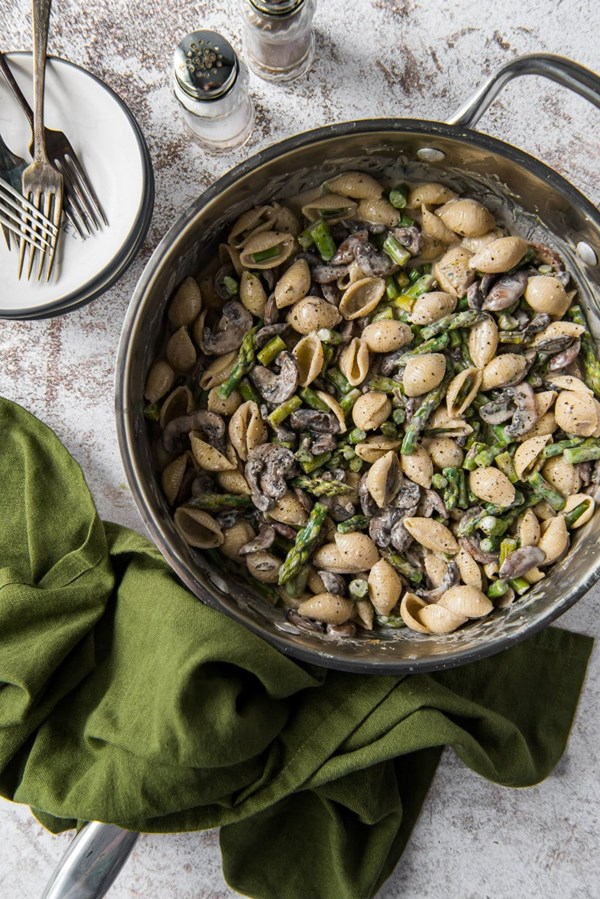 Pasta shells with portobello mushrooms, asparagus and Boursin sauce