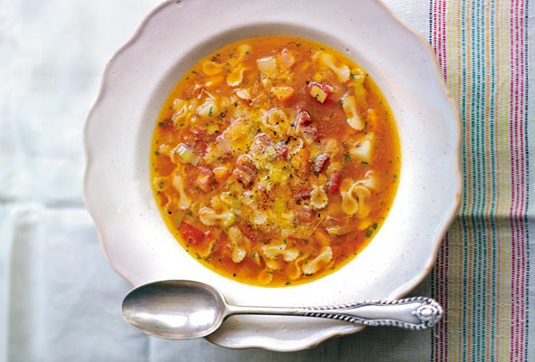 Pasta soup with potatoes, pancetta, and leeks (Zuppa di pasta con patate e porri)