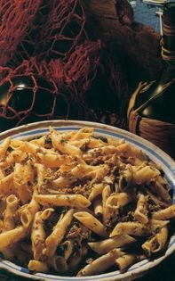 Pasta tubes with tuna and anchovies (Penne con tonno ed acciughe)