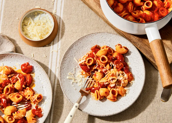 Pasta with 10-minute tomato sauce