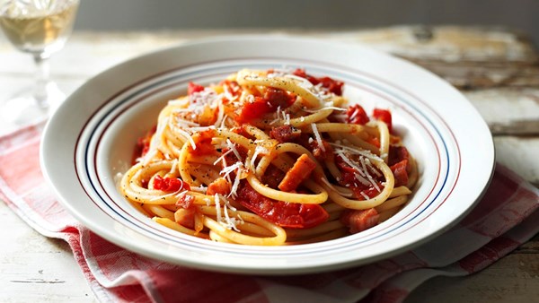 Pasta with a chilli, bacon and tomato sauce (Bucatini all' Amatriciana)