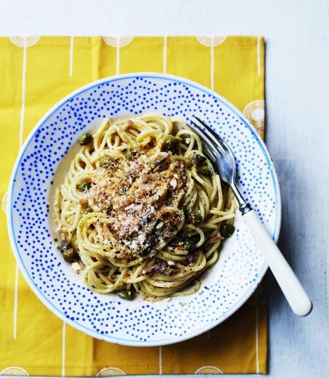 Pasta with anchovies and capers