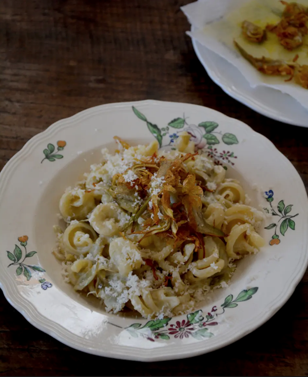 Pasta with artichokes and pecorino