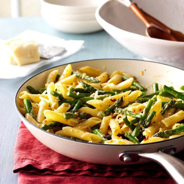 Pasta with asparagus 